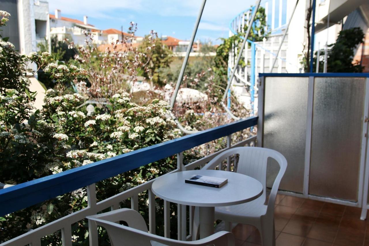 Seaview- 2 Space - Selfcatering Apartment - Helen No 3 Xiropigado Bagian luar foto