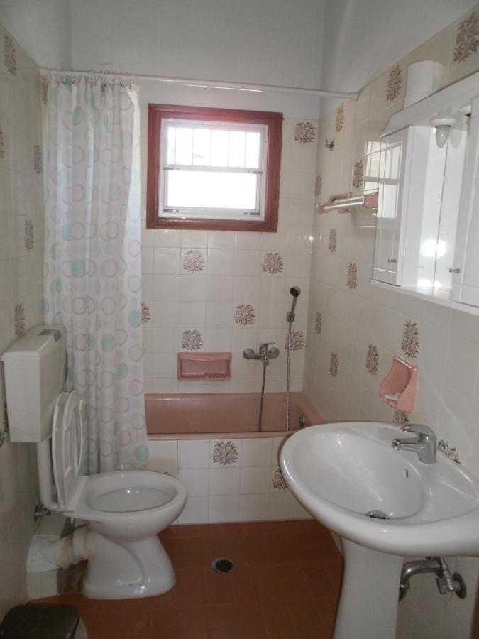 Seaview- 2 Space - Selfcatering Apartment - Helen No 3 Xiropigado Bagian luar foto