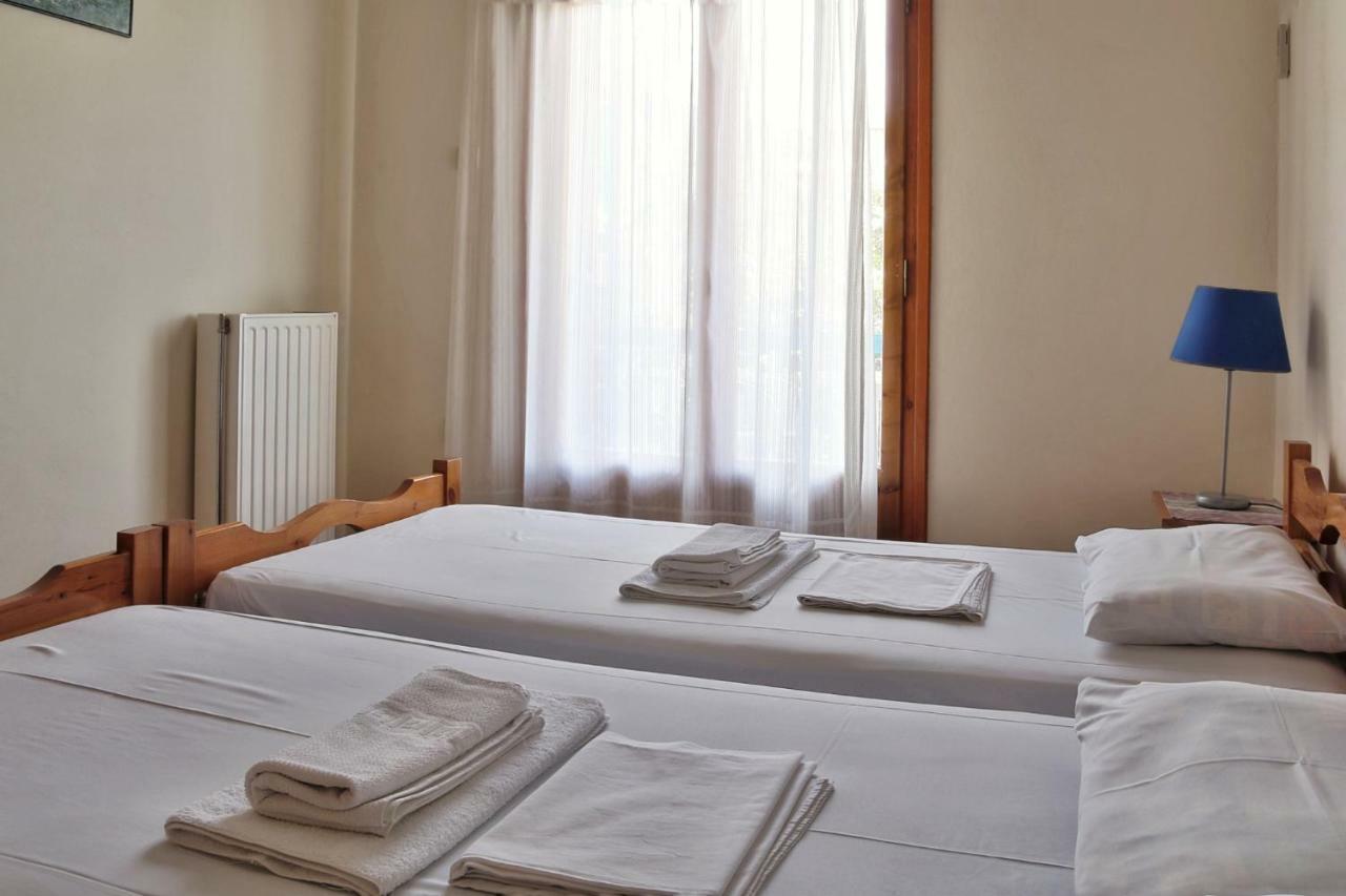Seaview- 2 Space - Selfcatering Apartment - Helen No 3 Xiropigado Bagian luar foto
